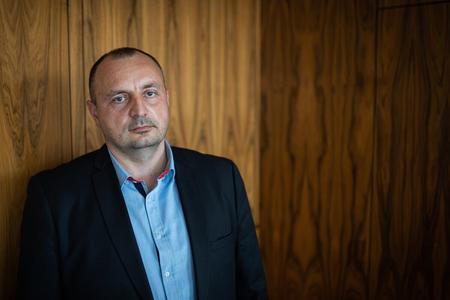 The former police officer and member of the Military Intelligence, Lukáš Kyselica, has decided to step down as the state secretary at the Interior Ministry. 