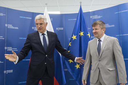 Foreign Affairs Minister Ivan Korčok (l) met with departing Belarusian Ambassador Igor Alexandrovich Leshchenya.