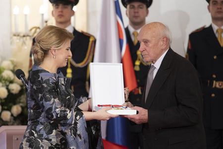 President awarded 20 personalities