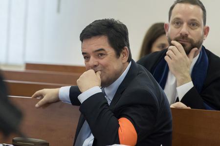 Marian Kočner and his lawyer Marek Para (in the background).