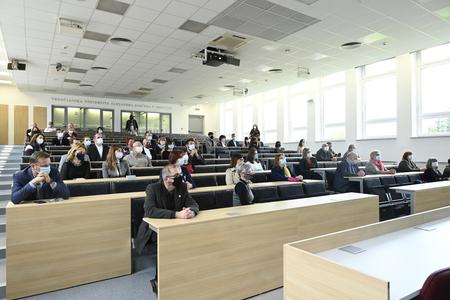 The private Alexander Dubček University in Trenčín opened its winter semester on September 28. However, some schools already decided to switch to online learning.