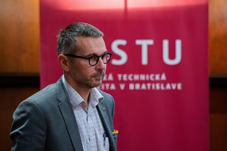 Heated situation at STU faculty may lead to strike