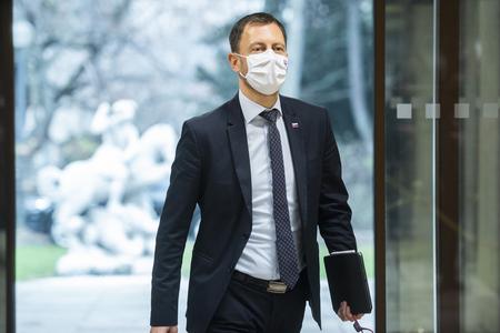 A huge debt and deficit, the threat of a Greek road. What is the new budget like?
