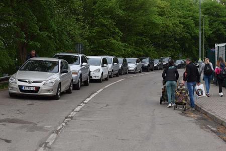 Cars bought by Ukrainian people in the EU are lining up near the Ubľa border crossing in eastern Slovakia.