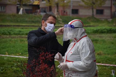 The Matovič government still needs to find more doctors, nurses, or others who can take the samplings.