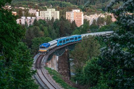 The hydrogen train pulled by a locomotive in Handlová.