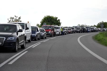 A line of cars waiting at the Vyšné Nemecké-Uzhhorod border crossing on May 9, 2022.