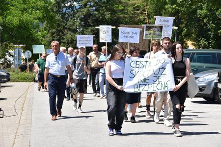 Bear attacks spread fear, prompt protests