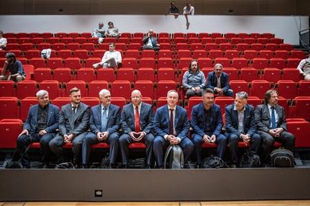 Eight men are running for the post of the public-service general director. Outgoing Jaroslav Reznik is one of them. 