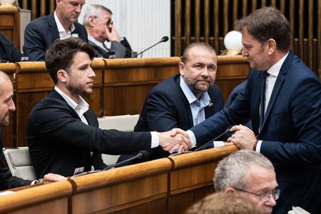 Igor Matovič (right) shakes hands with OĽaNO MP Andrej Stančík who said he had a problem with a vote together with the far right, but then voted with them anyway. 