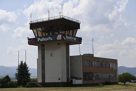 Pohoda Festival will return to Trenčín airport next week. Black Pumas, Sigrid, Lianne La Havas, Wolf Alice, Slowthai are some of the artists to perform at the festival.