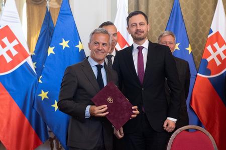 Slovak PM Eduard Heger and Javier Varela chief operating officer at Volvo Cars, left, after signing the agreement on construction of the plant in the industrial park Valaliky near Košice.