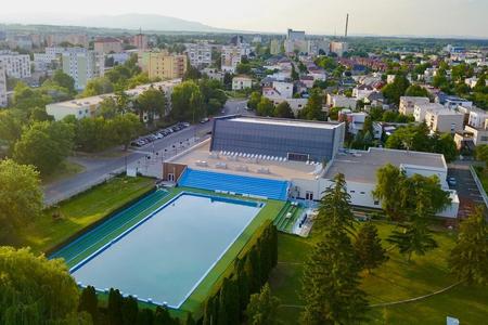 Trebišov, a small town in eastern Slovakia, finished the renovation of its public swimming pools last year. The new design has received a nomination for the prestigious Slovak architecture award CE ZA AR 2022. Click on the picture to see more pictures of the nominated design.