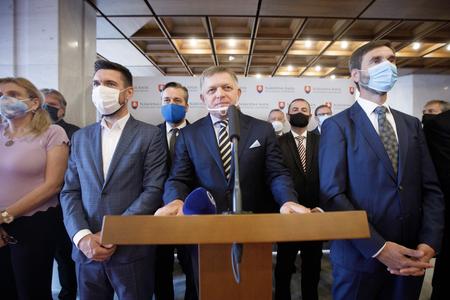 Fico’s Smer is gaining support, extremists would make it to the parliament