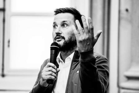 Bratislava Mayor Matúš Vallo speaks to foreigners at [fjúžn] festival's "Ask the Mayor" event. 