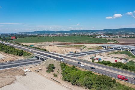 Not all stretches of the long-awaited D4/R7 bypass of Bratislava will open as originally planned. 