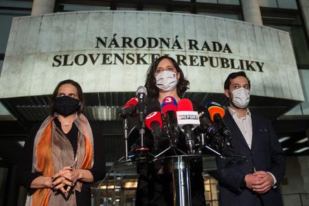 The fate of the coalition remains unclear after evening meeting