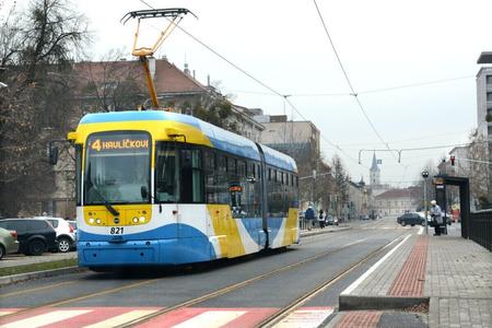 Počas maratónu sa pripravte aj na zmeny v MHD. Električky po Komenského ulici premávať nebudú.