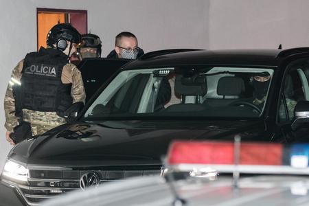 Secret meeting of top state officials hints at a problem in the police