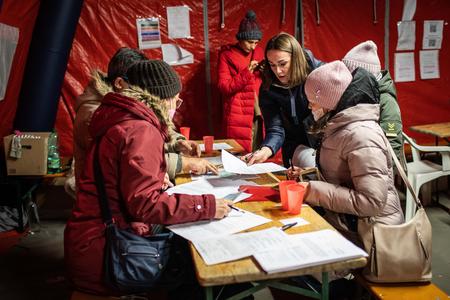 Братиславський реєстраційний центр перед іноземною поліцією, де реєструють українців, які втекли з України перед російським вторгненням.