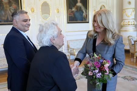 President Zuzana Čaputová meets with Adela Maková whose family fell victim to the Roma Holocaust.