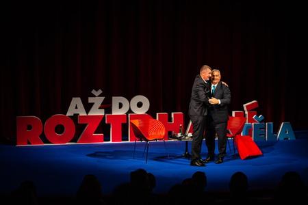 Viktor Orbán (right) and Andrej Babiš during the latter's campaign rally in Ústí nad Labem in early October 2021. 