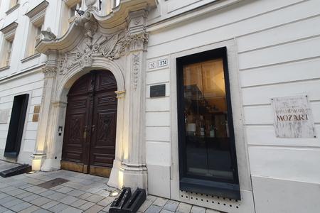 The palace with the plaque indicating that Wolfgang Amadeu Mozart gave a concert in this palace.