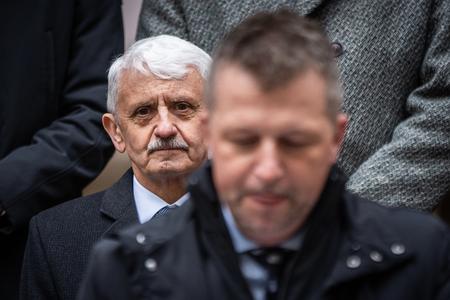 After the failure of the Blue Coalition, former PM Mikuláš Dzurinda (in the background) is muling another option. On Monday, he announced a new project called Blues - European Slovakia.