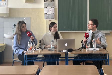 Psychologists Marianna Heřmánková and Dorota Balalová, and James Thomson at Spectator College discussion.
