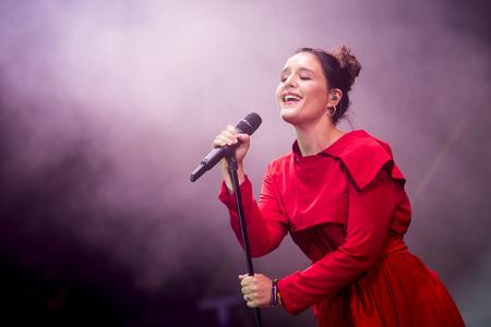 Jessie Ware.