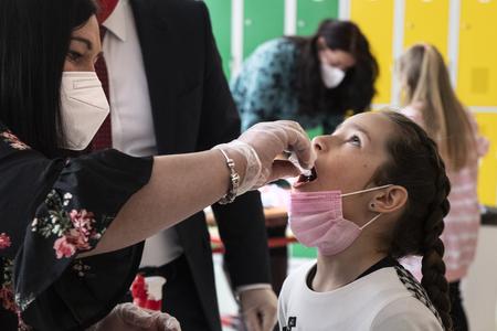 Gargling tests in schools