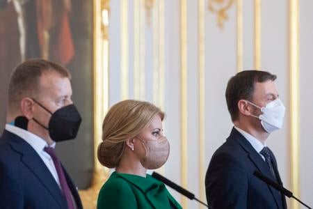Speaker of Parliament Boris Kollár (l), President Zuzana Čaputová (centre) and PM Eduard Heger (r) met on April 28 to sign a letter on the Slovak recovery plan that will be addressed to EC President Ursula von der Leyen.