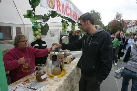 Burčiak and wine are teh main articles on offer during grape harvest festivities. 
