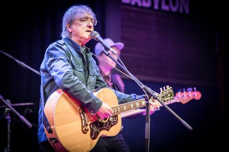 Legendary Slovak singer dubbed "the fifth member of the Beatles" dies