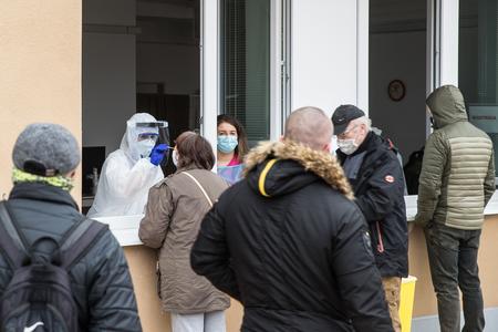 Governmental plan for testing in companies failed, nationwide lockdown proposed