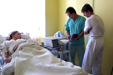 In future, prospective mothers in Partizánske would have to travel for at least half an hour to reach a maternity ward. (Illustrative photo)