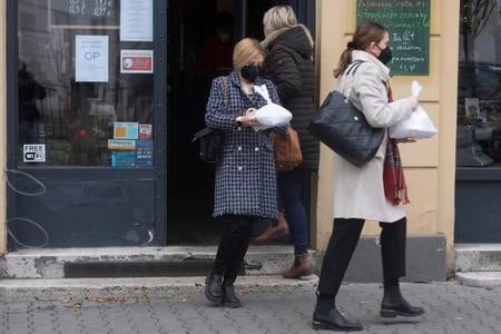 Single-use plastics banned in restaurants as of December