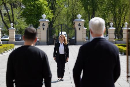Slovak President Zuzana Čaputová with her Ukrainian and Czech counterparts, Volodymyr Zelensky (l) and Petr Pavel (r).