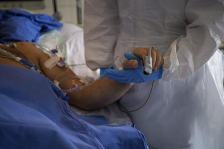 Health Ministry gears up for Omicron, plans to establish emergency health facilities