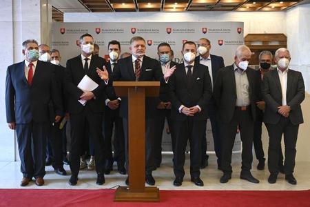 Robert Fico surrounded by his Smer MPs.