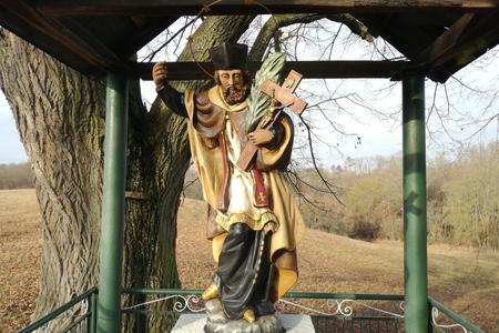 The almost 200-year-old statue of St Ján Nepomucký, which was stolen 30 years ago by an unknown perpetrator from a pedestal near the old linden trees at the end of Horný Badín in the Krupina district, was replaced with a replica at the end of 2021. 