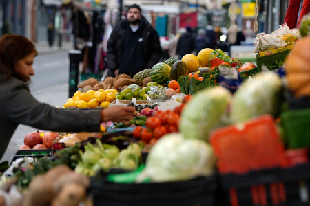 Slovaks have started to buy less products and spend their savings.