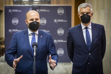 Defence Minister Jaroslav Naď (left) and Foreign Affairs Minister Ivan Korčok (right)