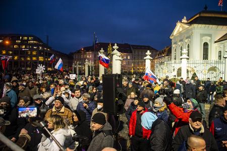The crowd gathered in front of the Presidential Palace.