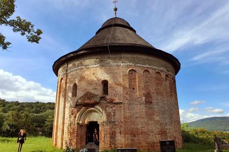 Gemer hides two Romanesque jewels, only three kilometres apart