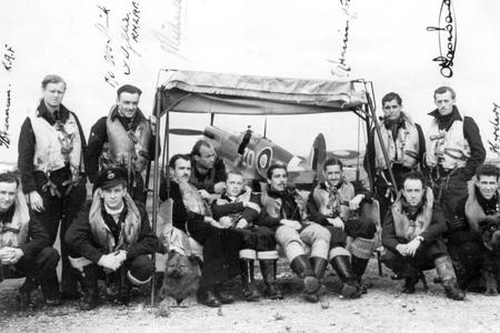 Otto Smik (kneeling, second from left) with other pilots from No. 222 "Natal" Fighter Squadron. 