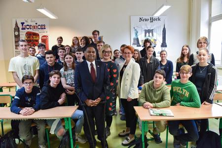 US Ambassador Gautam Rana with Ukrainian refugees in Košice on November 15, 2022.