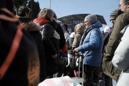 Refugees from Ukraine at the pedestrian border crossing in Veľké Slemence, March 1, 2022.