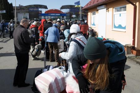 Refugees from Ukraine at the pedestrian border crossing in Veľké Slemence, March 1, 2022.