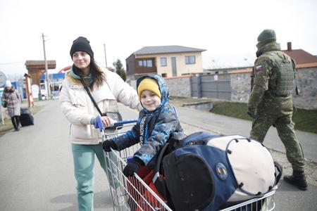 Refugees from Ukraine at the pedestrian border crossing in Veľké Slemence, March 1, 2022.